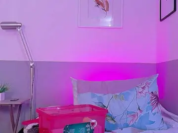 Skinnyprinces  live sex cam