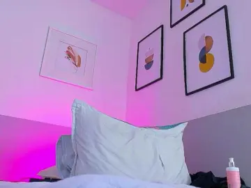 Skinnyprinces  live sex cam