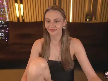 DiamondGoldie  live sex cam