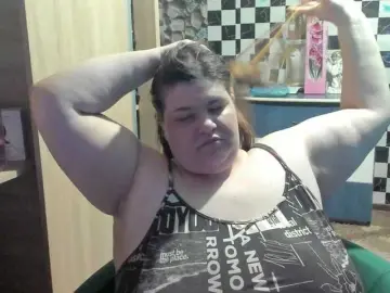 Ionysexylips69  live sex cam