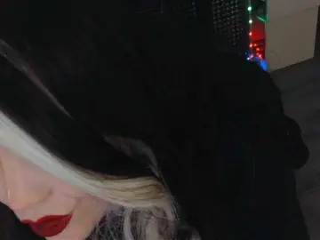 Laura-Wicked  live sex cam