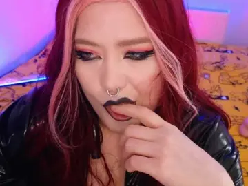 Laura-Wicked  live sex cam