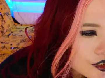 Laura-Wicked  live sex cam