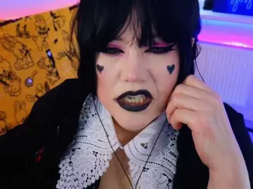 Laura-Wicked  live sex cam