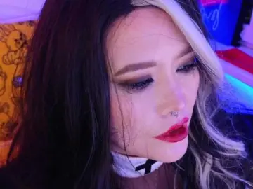 Laura-Wicked  live sex cam