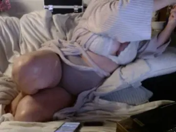 BeachyMilf  live sex cam
