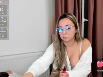 LadyLyanna25  live sex cam