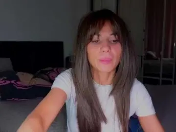 Latika28  live sex cam