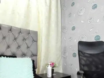Lunaeva23  live sex cam