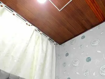 Lunaeva23  live sex cam