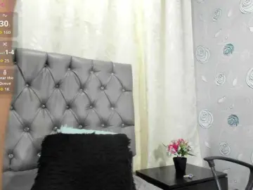 Lunaeva23  live sex cam