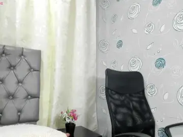 Lunaeva23  live sex cam