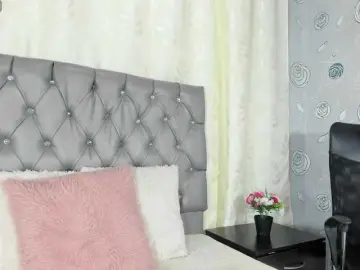 Lunaeva23  live sex cam