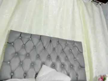 Lunaeva23  live sex cam