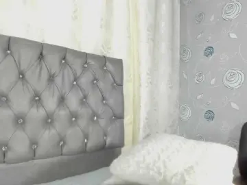 Lunaeva23  live sex cam