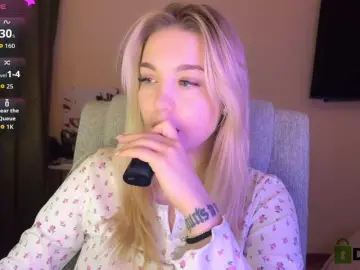 Maksisisia  live sex cam