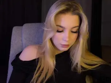 Maksisisia  live sex cam