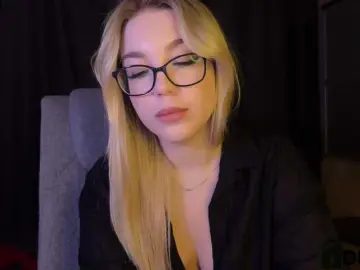 Maksisisia  live sex cam