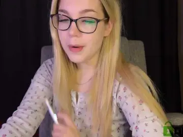 Maksisisia  live sex cam