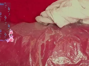 Queensquirtluna  live sex cam