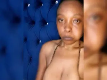 Hennesy-Camila  live sex cam