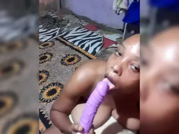 Hennesy-Camila  live sex cam