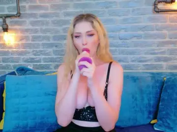 Lisa-Caprice  live sex cam