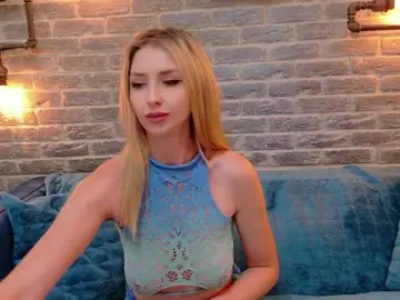 Lisa-Caprice  live sex cam