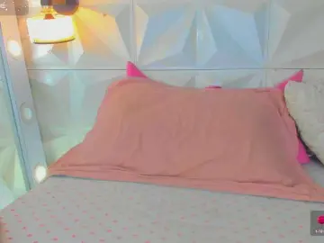 Cutelatinaxxx  live sex cam