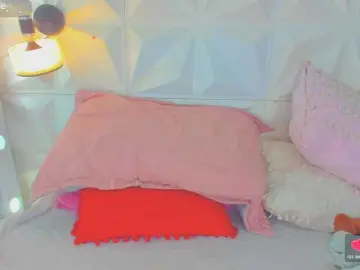 Cutelatinaxxx  live sex cam