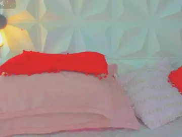 Cutelatinaxxx  live sex cam