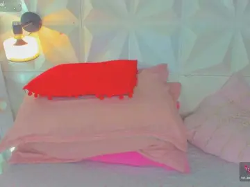 Cutelatinaxxx  live sex cam