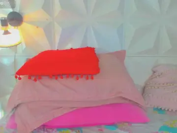 Cutelatinaxxx  live sex cam