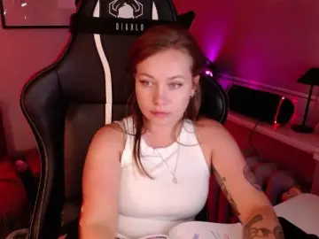 HollyBB  live sex cam