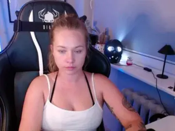 HollyBB  live sex cam
