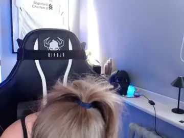 HollyBB  live sex cam