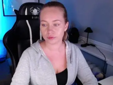 HollyBB  live sex cam
