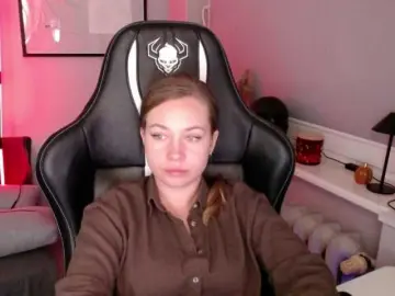 HollyBB  live sex cam