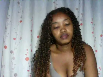 Kylie11  live sex cam