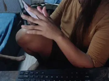 Sweetdreamslea  live sex cam