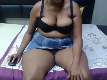 AssQueen32  live sex cam