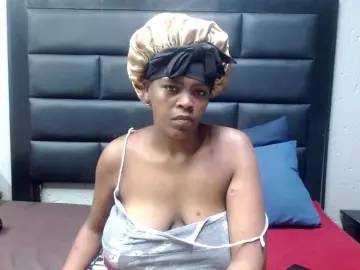 AssQueen32  live sex cam