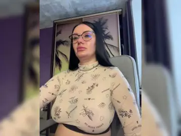 Goldenwitchx  live sex cam