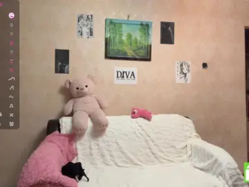 LunachkaCuteee  live sex cam