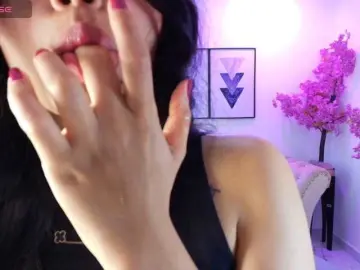Maddie-T18  live sex cam
