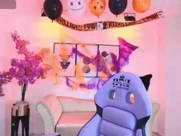 Maddie-T18  live sex cam