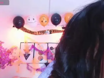 Maddie-T18  live sex cam