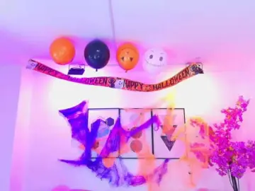 Maddie-T18  live sex cam
