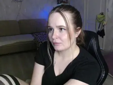 Lizzi-Peach  live sex cam