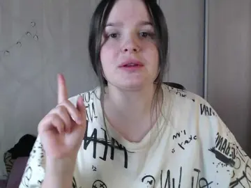 Lizzi-Peach  live sex cam